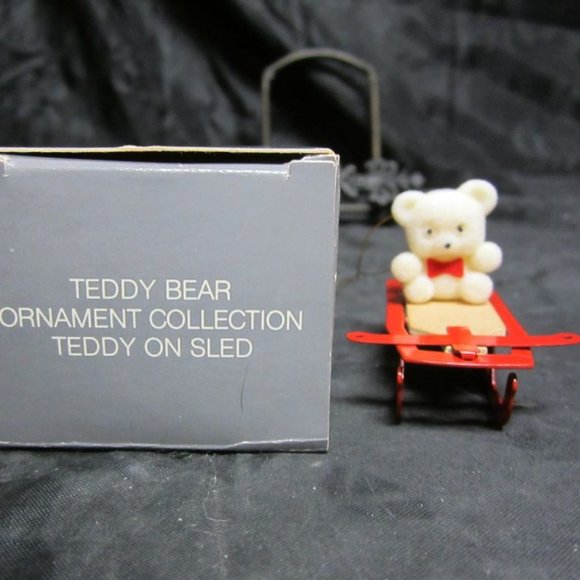VINTAGE 80'S AVON TEDDY BEAR ORNAMENT COLLECTIBLE, TEDDY ON SLED W/ORIGINAL BOX - Picture 3 of 8